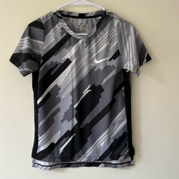 Nike Dri-Fit youth boys large printed shirt. - Picture 1 of 5